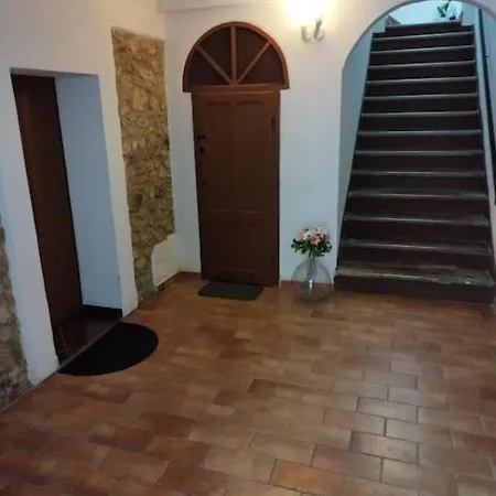 La Taverna Sotto La Torre Apartment *