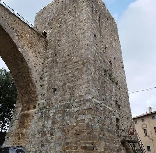 La Taverna Sotto La Torre アパート マッサ・マリッティマ