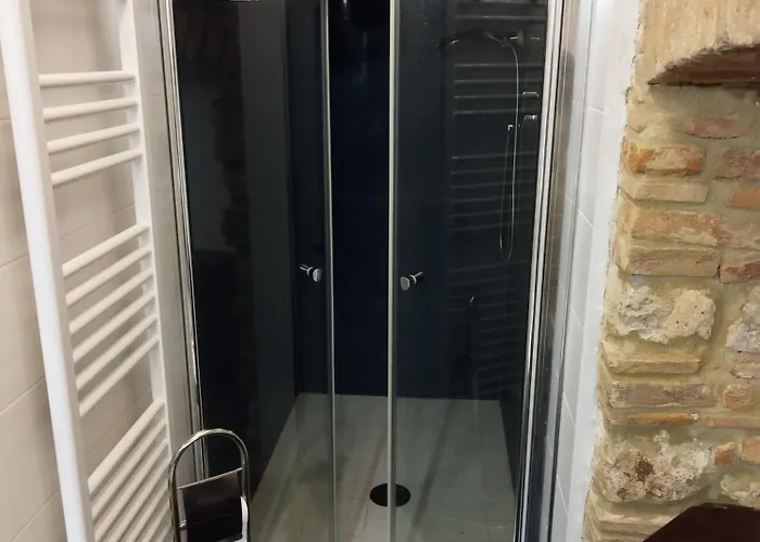 La Taverna Sotto La Torre マッサ・マリッティマ